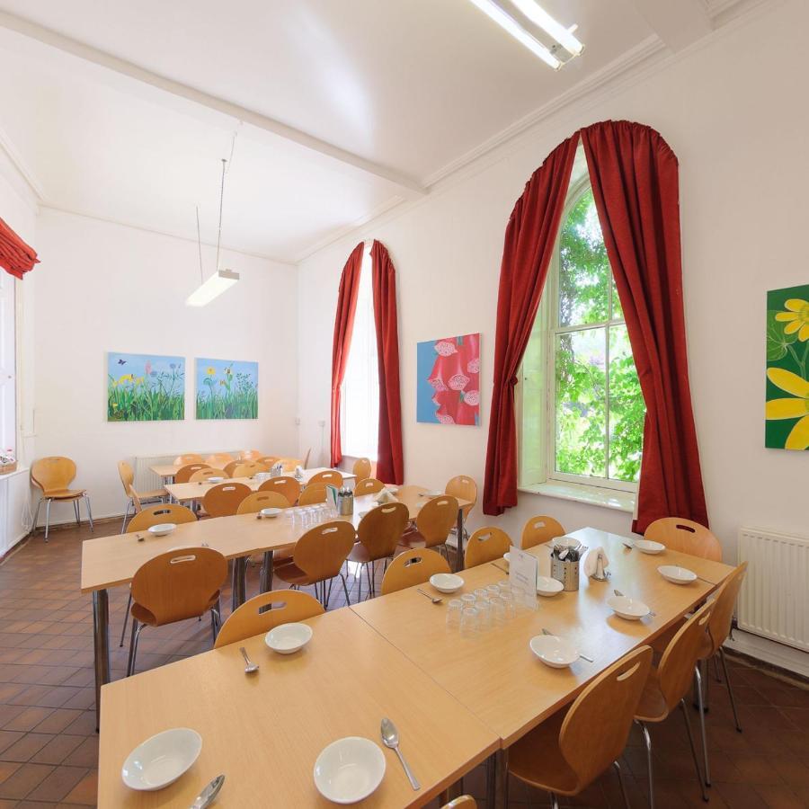 Fsc Juniper Hall Hostel Mickleham Kültér fotó